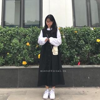 Set áo trắng đầm đen nút cúc