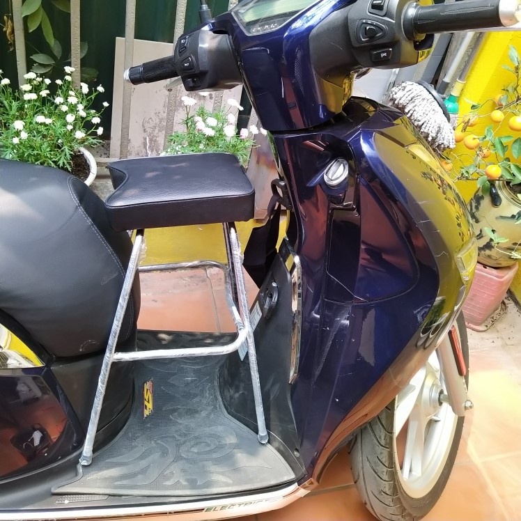 Ghế ngồi xe máy cho bé  SỈ= LẺ  Xe Tay Ga Yên Nệm, Không Tựa,,An Toàn Cho Bé