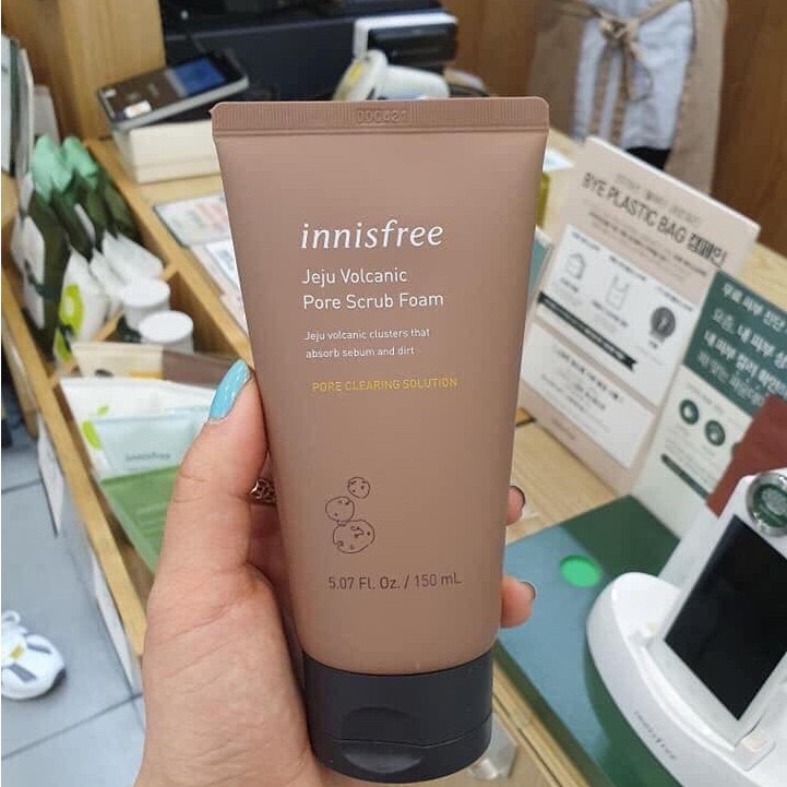 (BIG SALE) Sữa rửa mặt tro núi lửa innisfree - tẩy tế bào chết Jeju Volcanic Pore Scrub Foam 150ml chính hãng