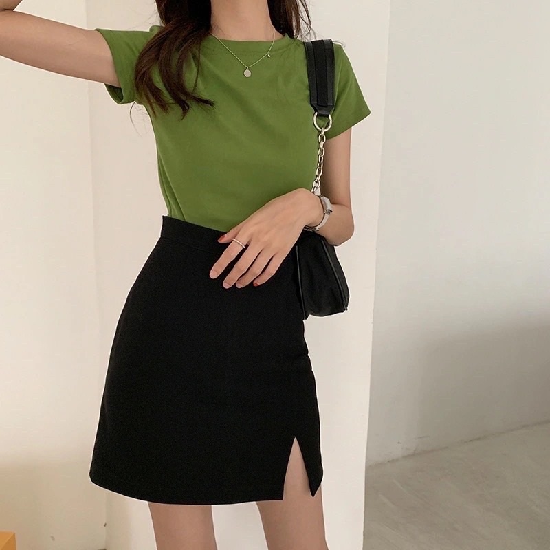 Chân váy chữ a ngắn trơn đen xẻ 1 bên | BigBuy360 - bigbuy360.vn