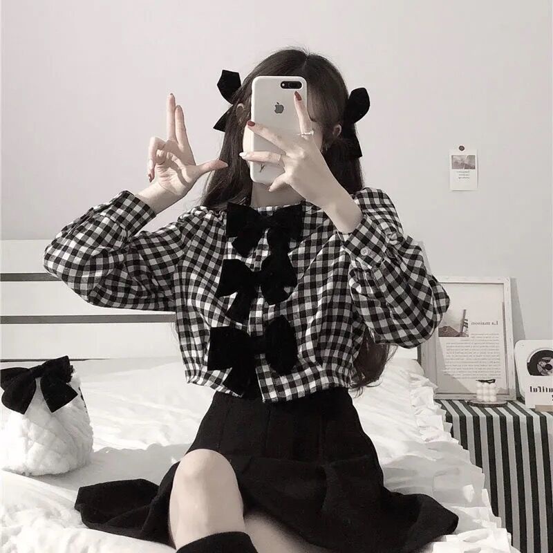 Set áo sơ mi dáng ngắn phối chân váy phong cách Hồng Kông thời trang mùa xuân mới cho nữ