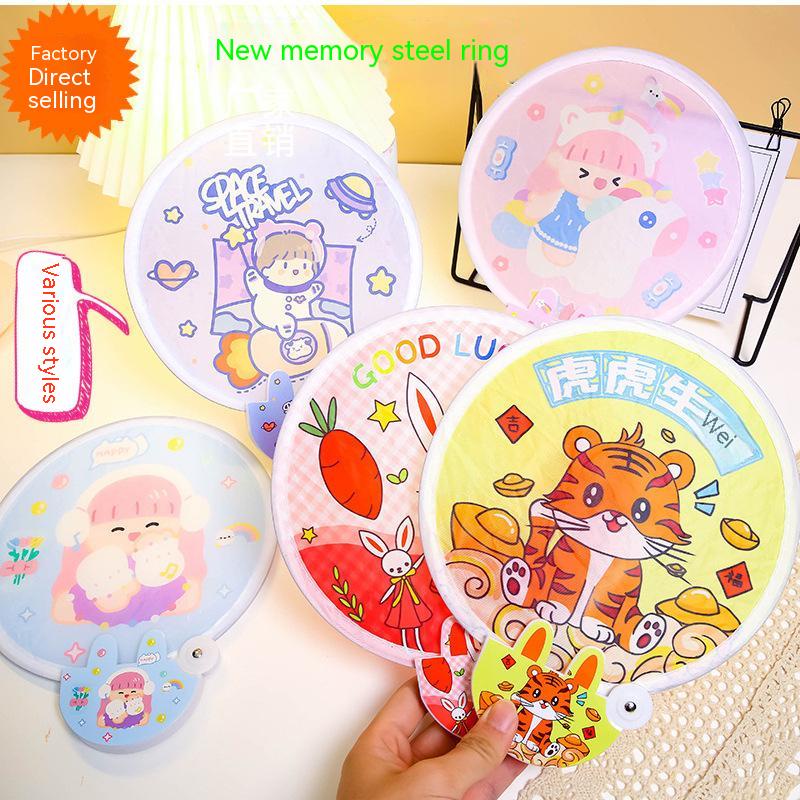 Quạt Gấp Cầm Tay Hình Tròn Họa Tiết Hoạt Hình Phong Cách Mới Cho Học Sinh