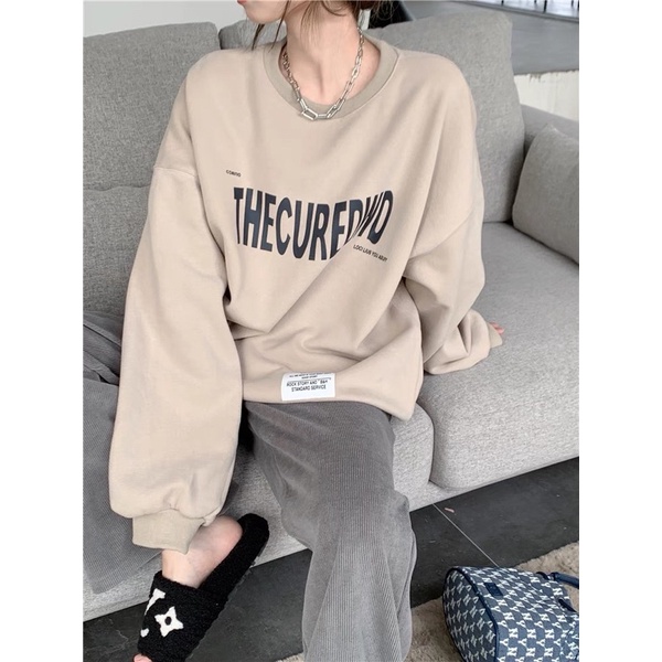 Áo sweater Thecuredwd màu be
