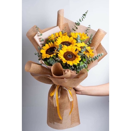 Bó hoa Hướng Dương tươi mix hoa hồng trắng / lá táo.. có sẵn