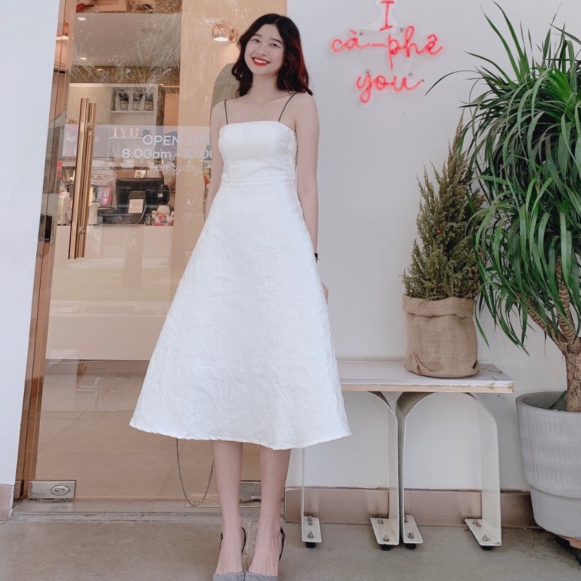 Đầm Thiết Kế 2 Dây, Dáng Xòe Chất Liệu Gấm Hoa Dự Tiệc Cao Cấp