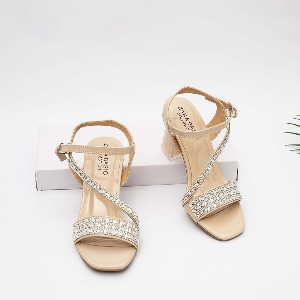 Sandal nữ đế cao 7cm, giày cao gót đính đá nổi bật, da bóng sang trọng gót mika