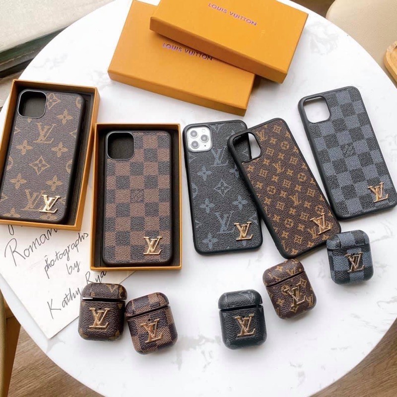 Ốp cứng lv lót nhung có logo nổi