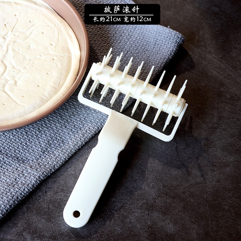 Dụng cụ lăn gai tạo lỗ đế bánh pizza