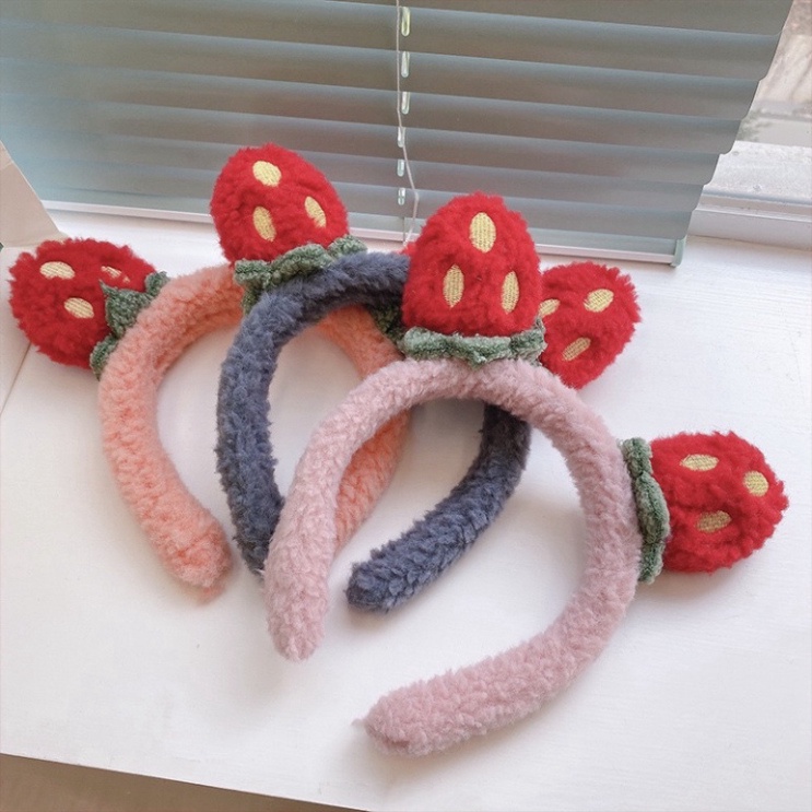 Bờm Trang Điểm Make Up Hình Quả Dâu Tây Dễ Thương Chất Liệu Nhung Mềm, Co Giãn Cực Tốt