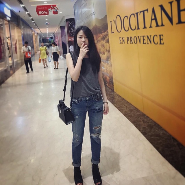Jean rách gối zara