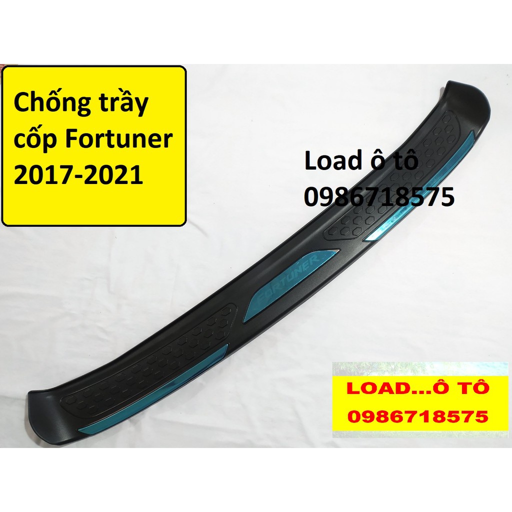 Chống trầy cốp theo xe Fortuner 2022-2017 Nhựa Đen Cao Cấp