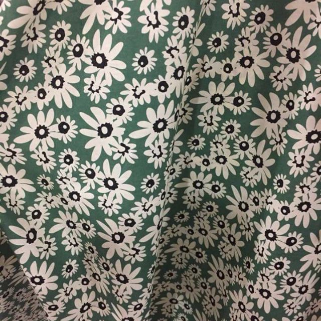 Thô cotton về nhiều ah! May váy hay bộ đều xinh nhé các mẹ. Em bán 50k/m ah. Sỉ từ 5m trở lên 48k/m. 10m trở lên 45k/m