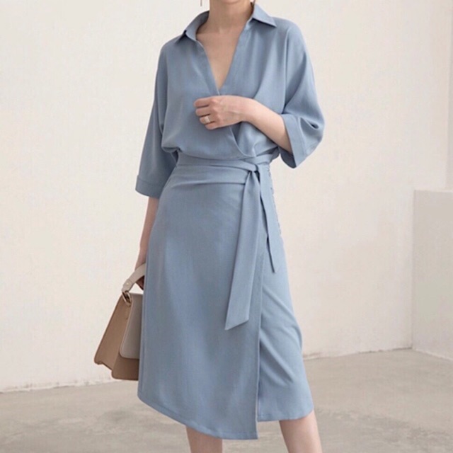 Đầm xanh đậm cổ bẻ đắp tà
