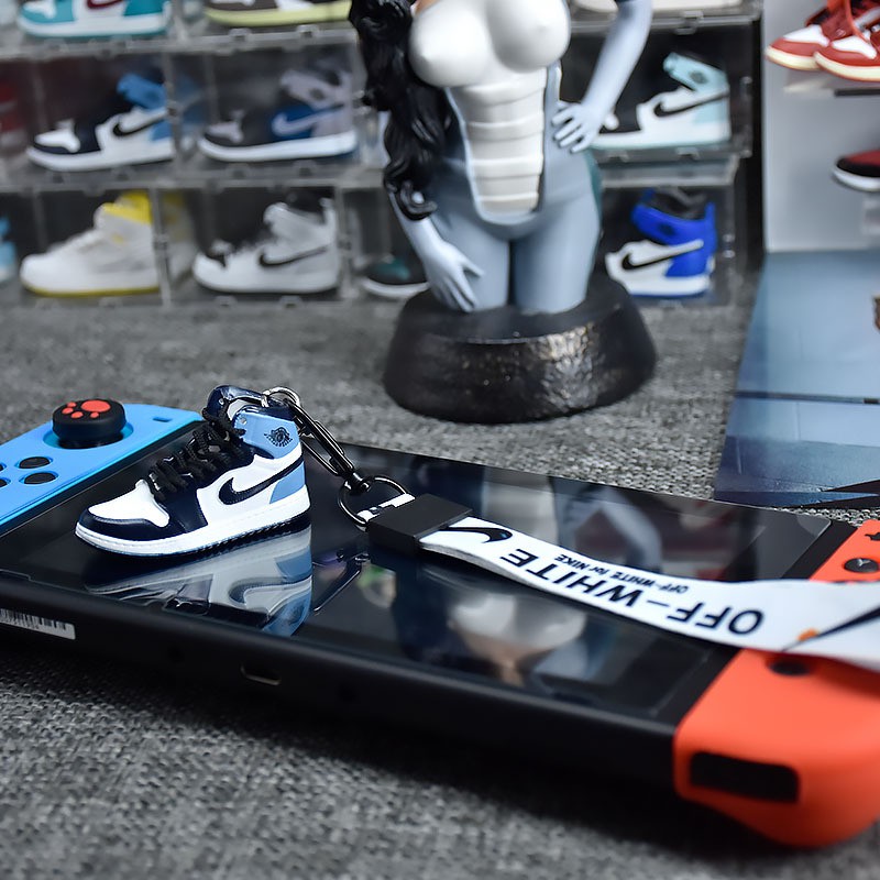 Móc Khóa Giày Jordan Fearless UNC Chicago - Mô Hình Giày Sneaker Mini