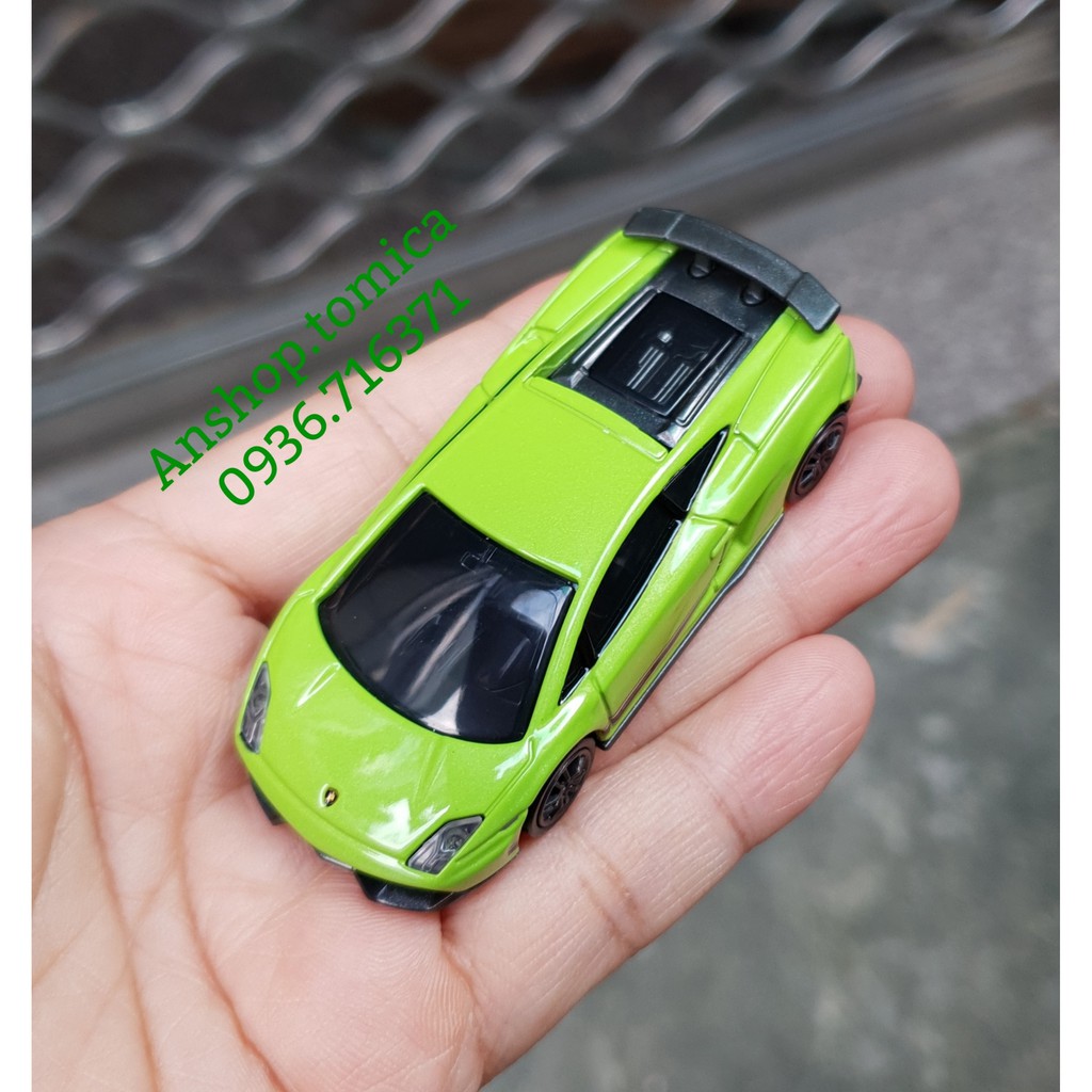 Mô hình xe Lambor premium màu xanh lá  tomica Nhật Bản