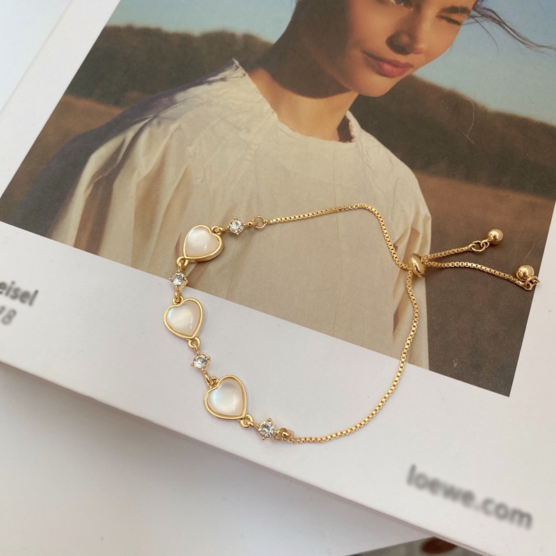 Korean fashion simple cat's eye heart shaped metal bracelet for women