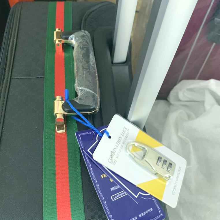 Vali kéo gucci size 18