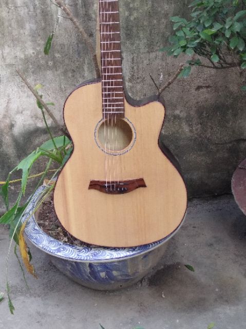 Đàn guitar Acoustic  AC75có ty. TẠI XƯỞNG