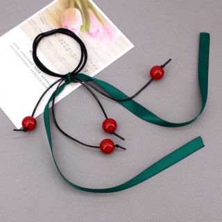 Cột tóc buông rơi kết châu