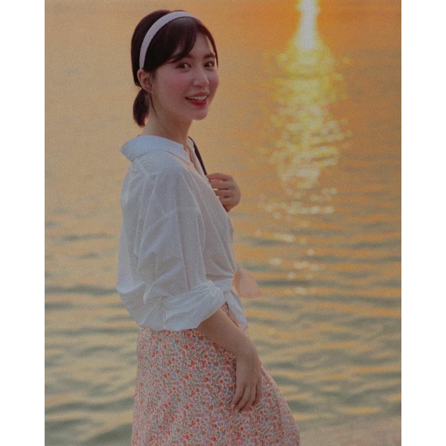 Chân váy hoa nhí cam xẻ tà Meadow Skirt đáng yêu ❤