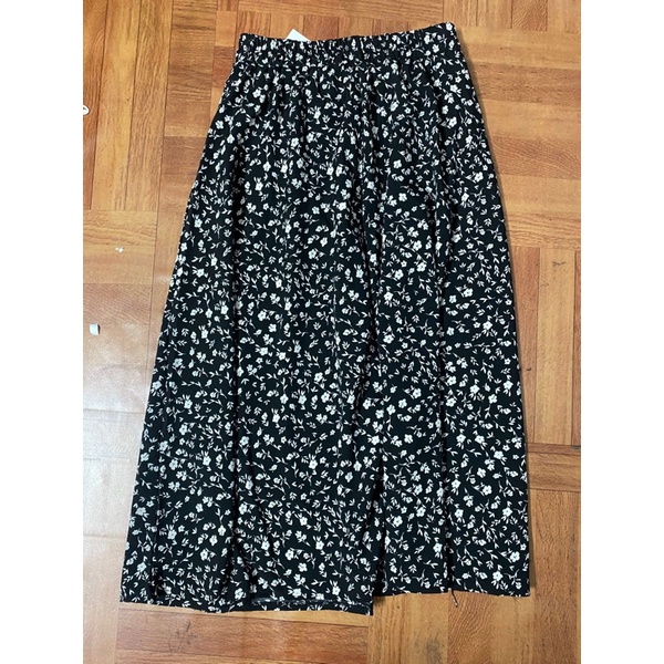 66HOAN15K9H_Hoàn 15k đơn 99k_chân váy hoa nhí, dáng xoè 2 màu đen trắng