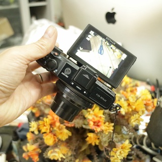Máy ảnh Compact cao cấp Olympus XZ-2 màn hìn thumbnail