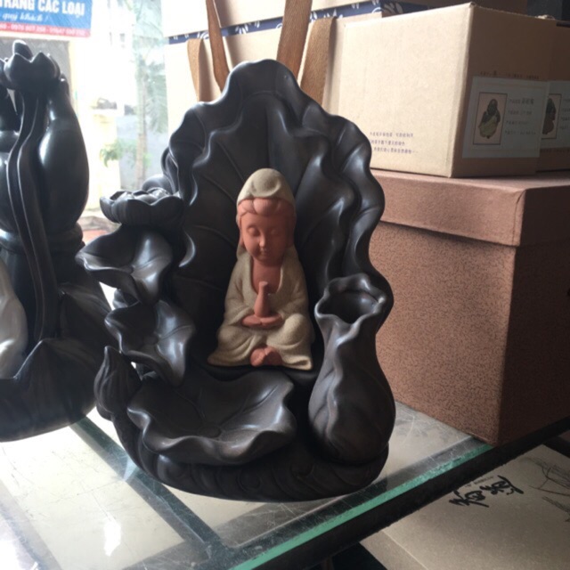 Tượng Phật Bà trầm hương khói ngược