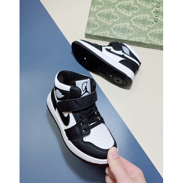 Giầy thể thao cho bé trai