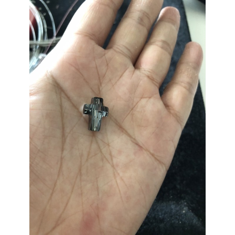 Thánh Giá Pha Lê Áo Xỏ Ngang