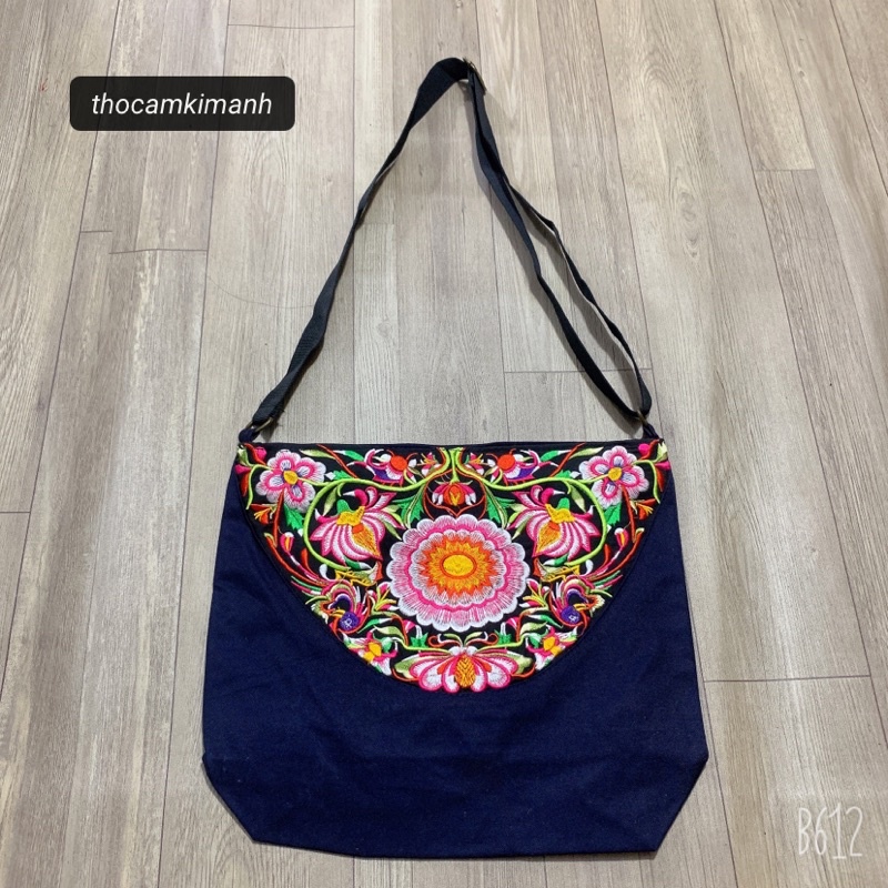 Túi đeo chéo thêu hoa 2 ngăn