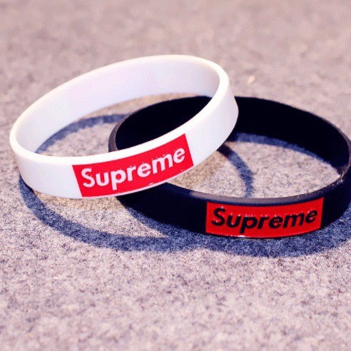Vòng tay supreme cá tính