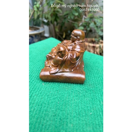 Tượng gỗ di lặc vạn sự như ý để ô tô phong thủy