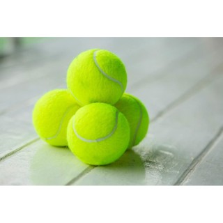 Bóng tennis đã qua sử dụng.