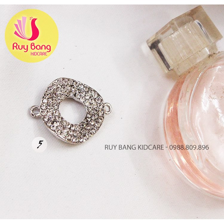 Cành lá kim loại, center đá đính hoa vải handmade