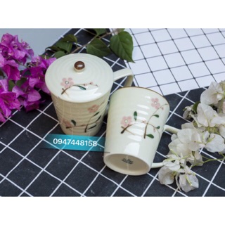 Cốc sứ Bát Tràng - men kem vẽ đào đỏ