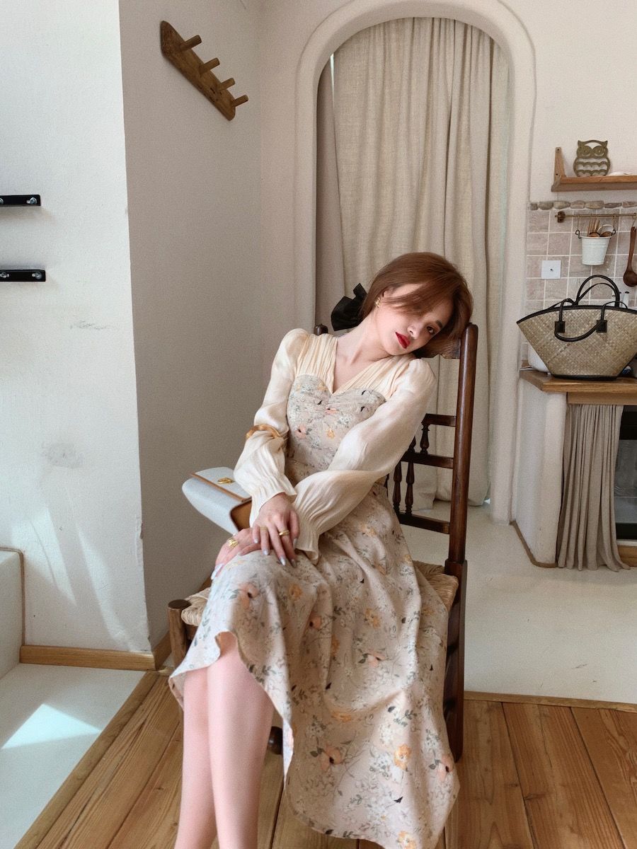 Đầm maxi dài tay cổ chữ V in họa tiết hoa xinh xắn dành cho nữ | BigBuy360 - bigbuy360.vn