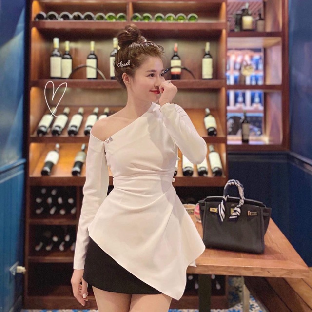 [ Mặc là xinh] Sơ mi lệch vai nhún eo đính cúc Ng.o.c | BigBuy360 - bigbuy360.vn