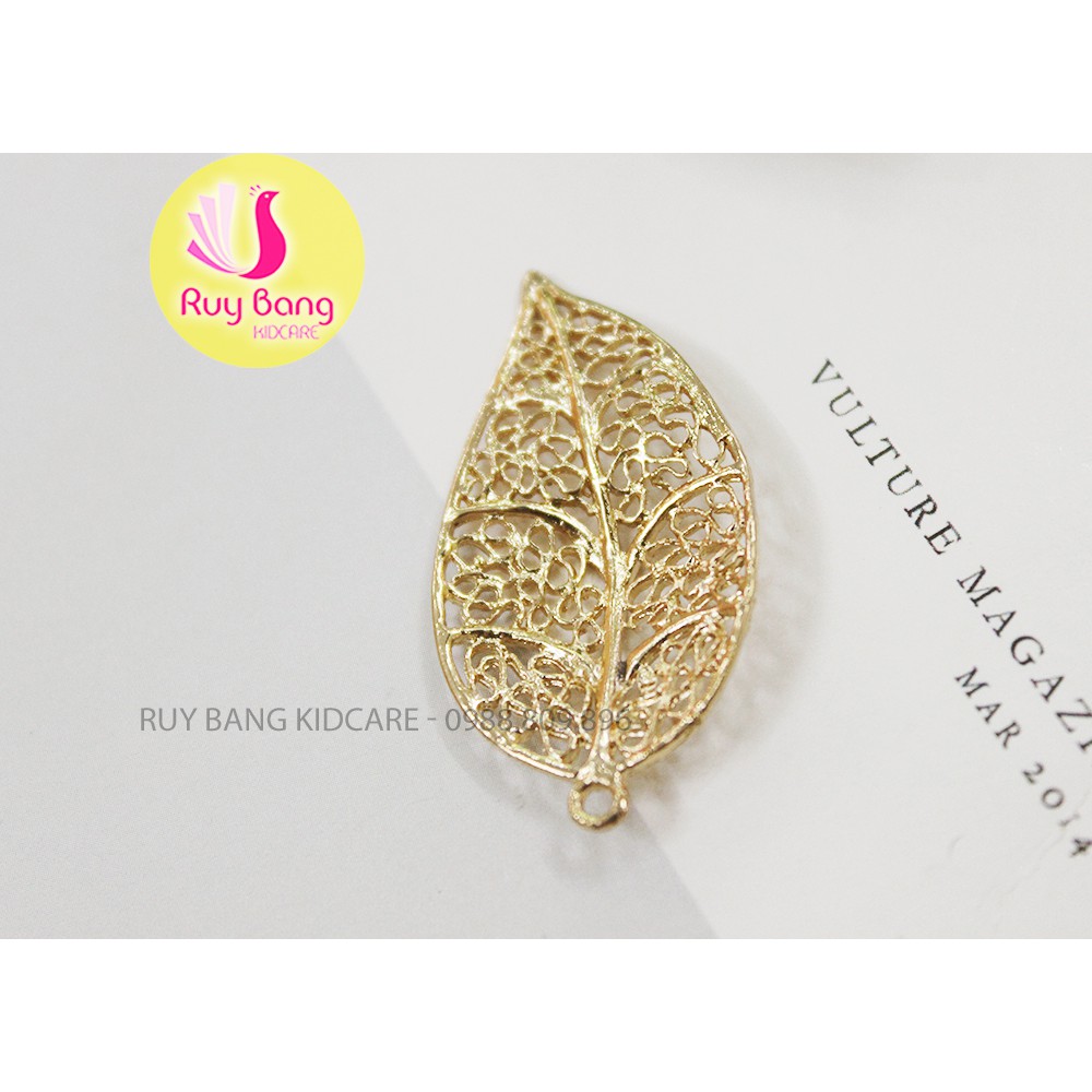 Cành lá kim loại, center đá đính hoa vải handmade