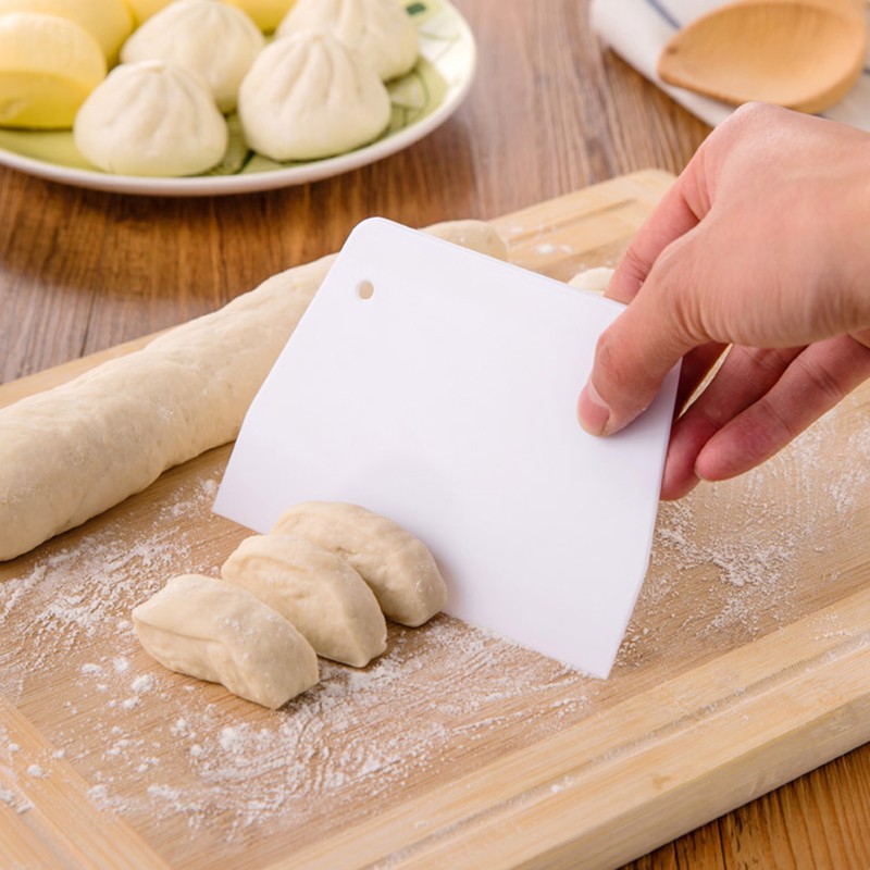Dụng Cụ Cắt Bột Làm Bánh Chất Liệu Nhựa Tiện Dụng