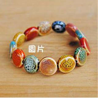 Vòng tay làm từ gốm sứ handmade