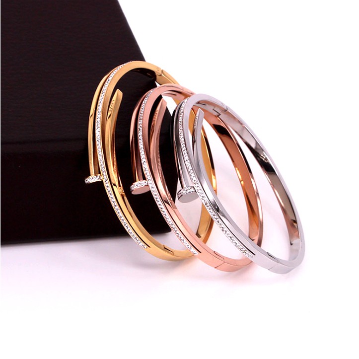 Vòng tay nữ titan cao cấp hình cây đinh đính đá siêu đẹp, bền màu, hợp thời trang