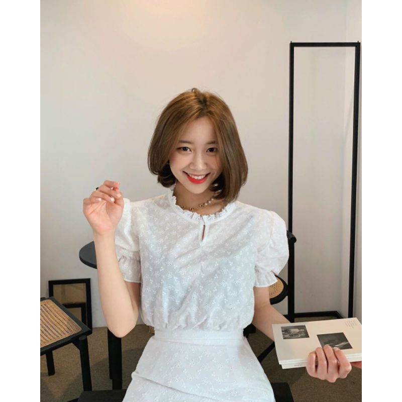 Set xô trắng đục lỗ áo tay phồng + chân váy xòe