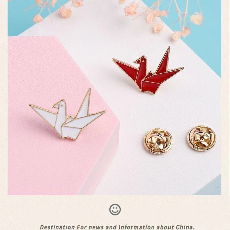 Ghim Cài Áo Kim Loại Hoạt Hình Nhật Bản Đáng Yêu Cho Cặp Đôi