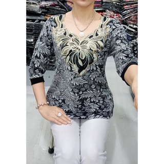 Áo thun nhủ cổ ren trung niên