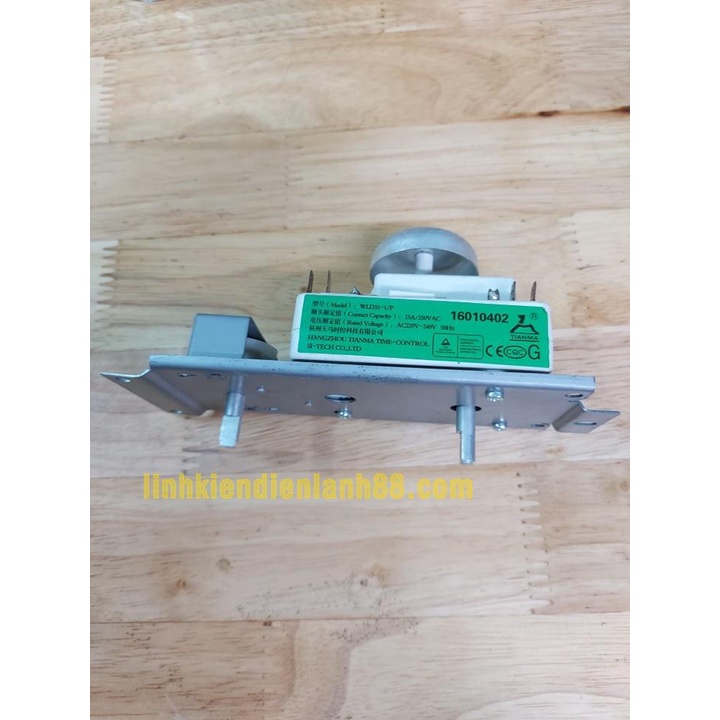 Bộ điều khiển lò vi sóng cơ 4 rắc tháo máy đã tét cẩn thận.