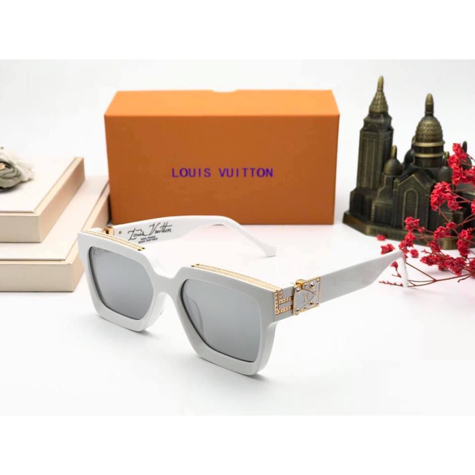 Kính râm trắng gọng vuông