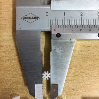 Bánh răng nhựa 8 răng lỗ truc 1mm đường kính 4.75mm giá 1 cái