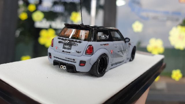 Xe Mô Hình Mini Cooper LB Works 1:64 Timothy &amp; Pierre ( Xám )