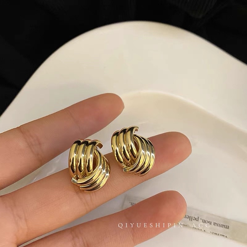 Bông tai xoắn nhỏ dễ đeo hằng ngày