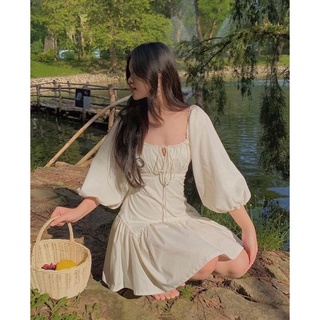 Đầm trắng cổ vuông tay phồng vintage Hakieu
